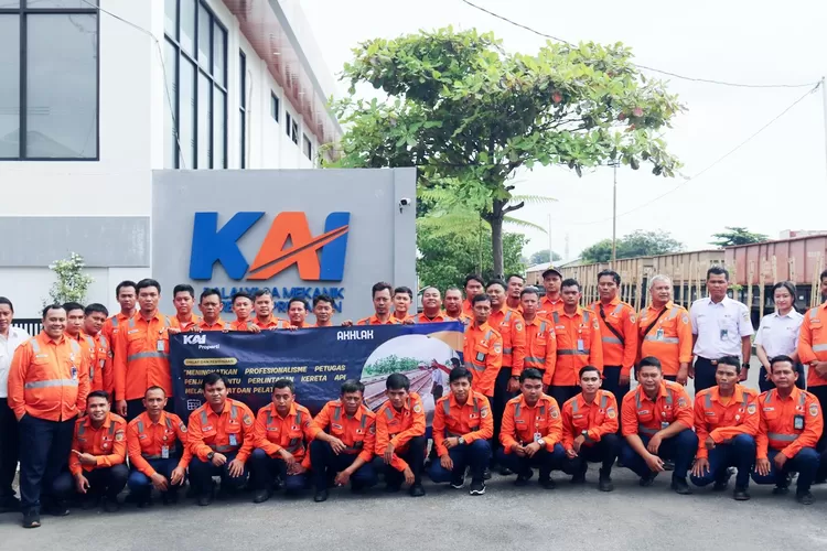 Komitmen Tingkatkan Keselamatan di Perlintasan KA Sebidang,&nbsp;KAI Properti Beri Pelatihan ke PJL.