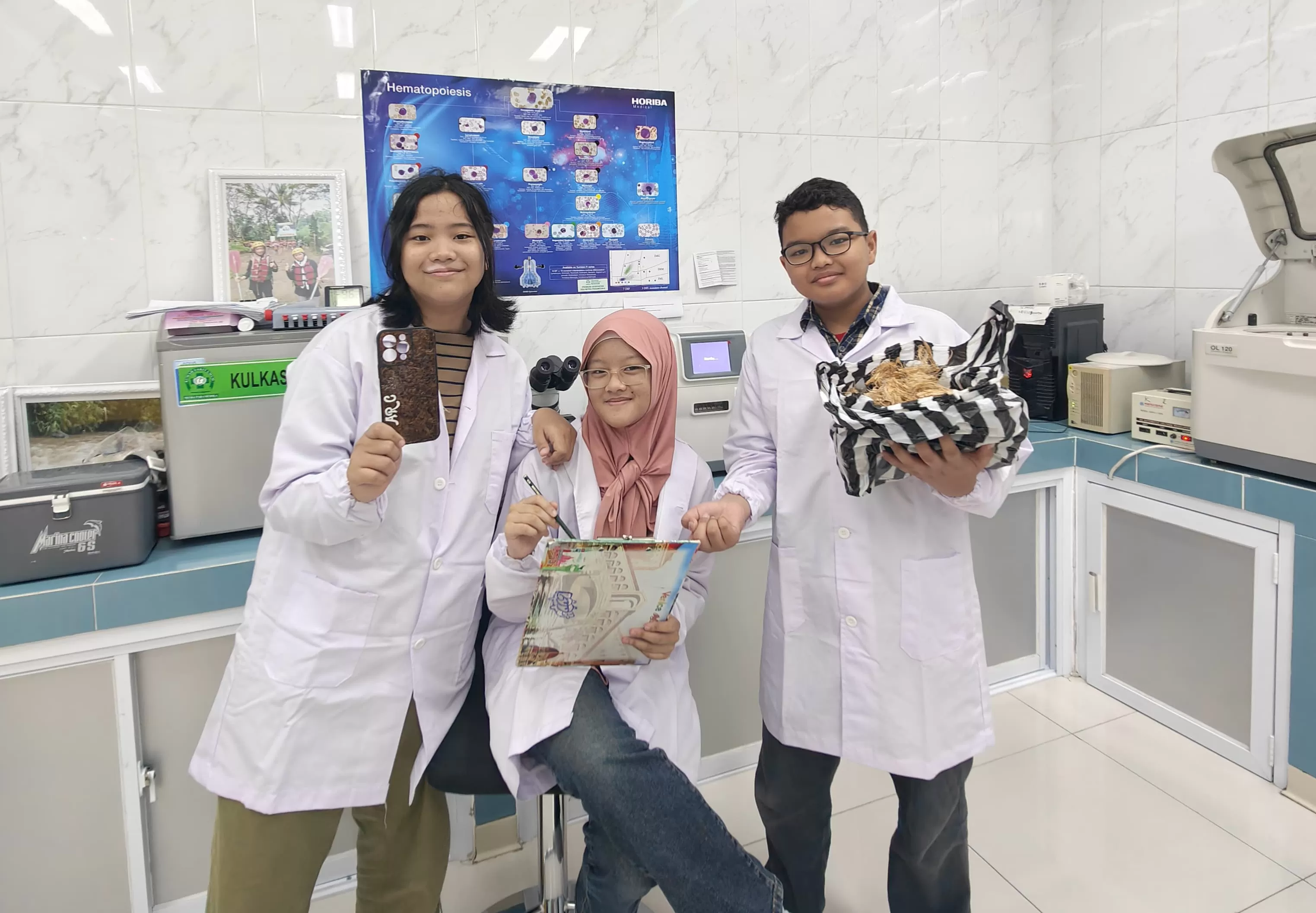 Janeeta Zayna Fazila Rofy (Kelas 7D), Ronia Rumaisha Aribowo (Kelas 7C) dan Muhammad Labbaika Agha Fawwas (Kelas 7A) (Ist)