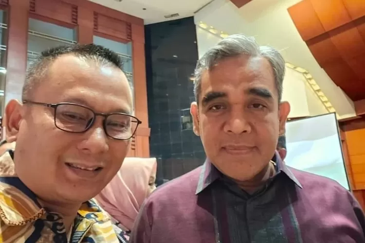 Hamzah (kiri) foto bersama dengan Sekretaris Jenderal DPP Partai Gerindra, Ahmad Muzani.