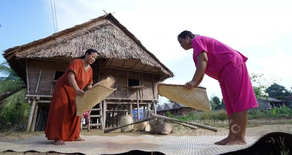 Dari kampung adat sampai festival Ramadan, dukungan untuk budaya lokal terus berjalan agar tetap hidup di generasi sekarang.