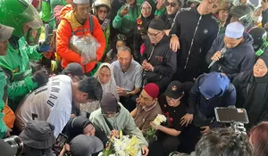 Ribuan Driver Ojol Iringi Pemakaman Affan Kurniawan hingga ke TPU Karet Bivak, Korban Rantis Brimob di Pejompongan