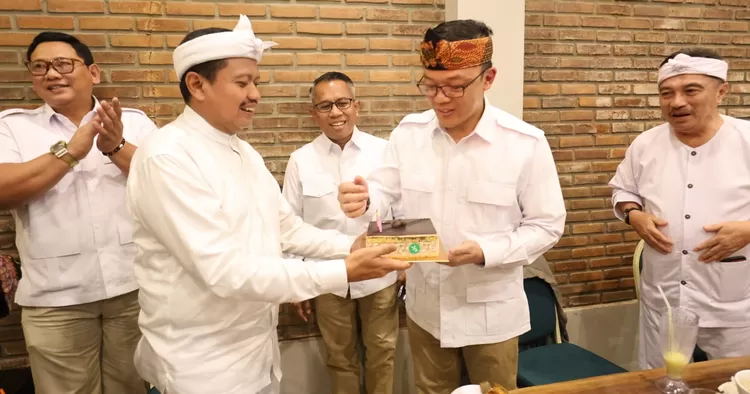 Momen Bupati Sumedang Dony Ahmad Munir dalam agenda deklarasi bergabung dengan Partai Gerindra. (Dok. Gerindra)