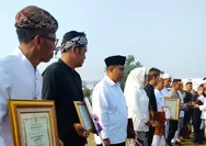 Sabet Dua Penghargaan di Hari Jadi Cianjur, Desa Sirnagalih Perkuat Layanan Publik