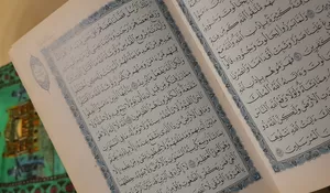 Cuma Satu Ayat Panjang, Bolehkah Membaca Ayat Kursi Setelah Al Fatihah saat Sholat? Begini Hukumnya Menurut Islam