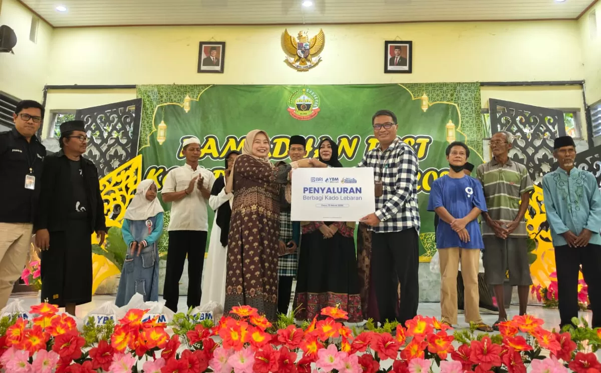 Bawa Berkah Idulfitri, BRI Cepu Bagikan Puluhan Kado Lebaran untuk Warga Kurang Mampu