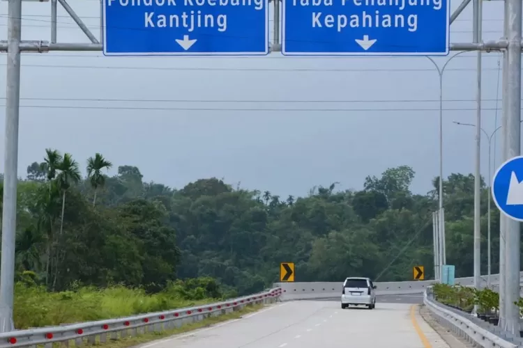 Jalan Tol Lubuklinggau Bengkulu yang juga menjadi jalan penghubung antara Provinsi Bengkulu dan Sumatera Selatan saat ini tengah mangkrak. Kelanjutan pembangunanya belum bisa dipastikan. (Dok: PUPR BPJT)