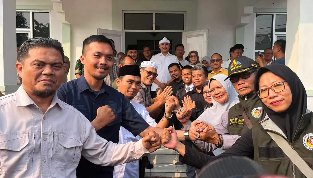 Foto: Kepala Disdikpora Kabupaten Cianjur Ruhli Solehudin membacakan Deklarasi Damai Antarpelajar disaksikan Bupati Cianjur di Aula Kecamatan Cilaku. (FOTO: Ist)
