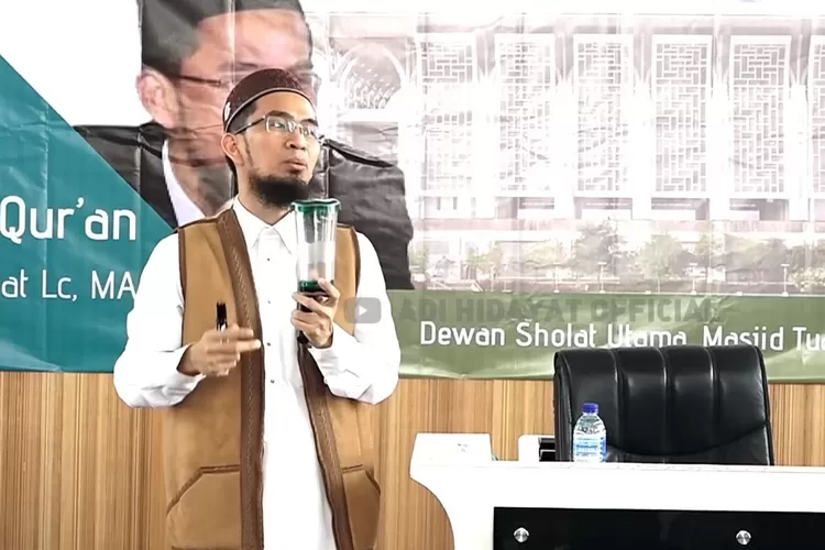 Ustaz Adi Hidayat (Tangkapan Layar YouTube Adi Hidayat Official)