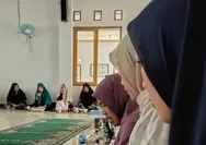 Mahasiswa KKN IAI Al Azhary Cianjur Pererat Silaturahmi Lewat Pengajian