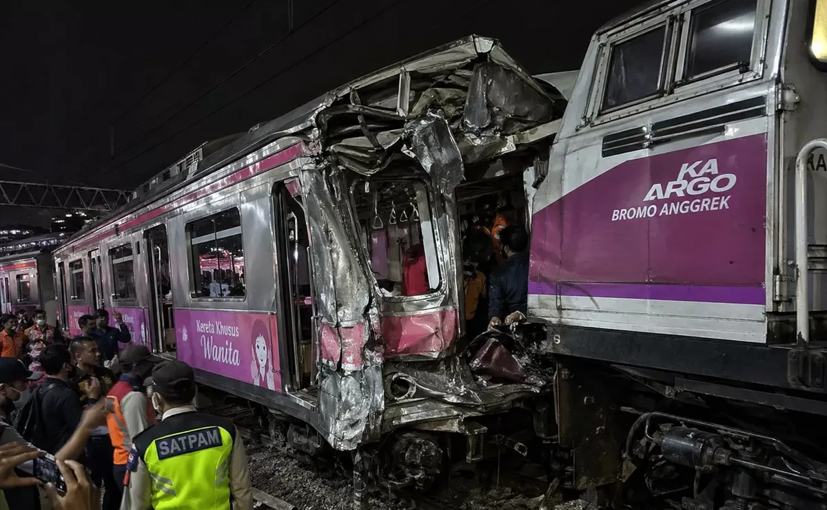 Puluhan korban kecelakaan kereta Bekasi Timur dirawat di berbagai rumah sakit. (X/@@indepenSumatera)