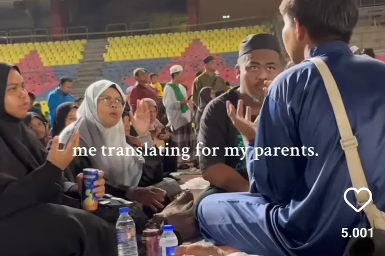 Jadi Translator Bahasa Isyarat Untuk Orang Tuanya Yang Tuna Rungu, Anak ...