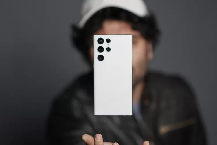 Perbedaan produk HP Samsung Galaxy S23 Ultra dengan Samsung Galaxy S24 yang miliki Galaxy AI