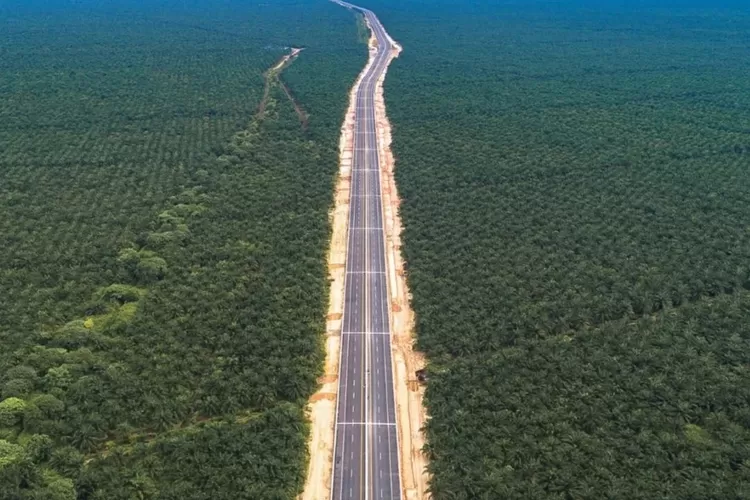 Ruas jalan tol rangkaian mega proyek Jalan Tol Trans Sumatera (JTTS)yang paling ramai berada di Provinsi Riau, yaitu Jalan Tol Pekanbaru-Dumai. (Instagram: pupr_bpjt)
