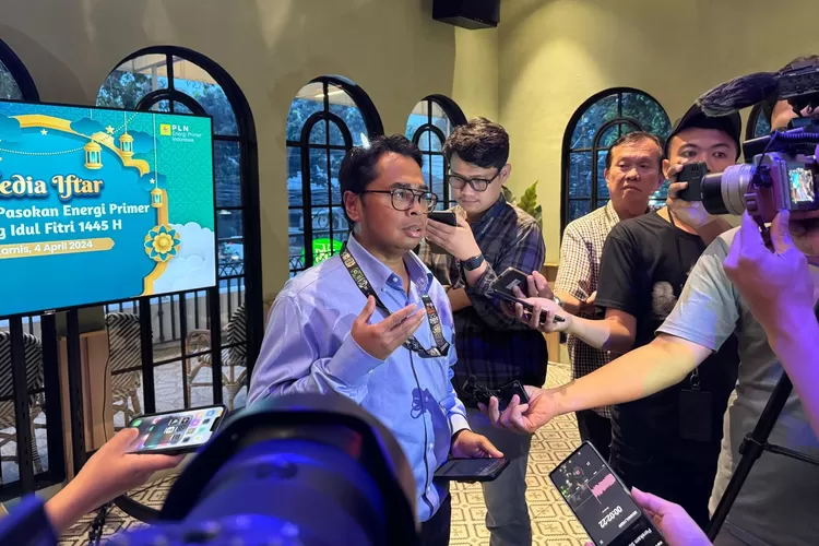 Sekretaris Perusahaan PLN EPI Mamit Setiawan dalam Media Iftar pada Kamis 4 April 2024 menyatakan, pasokan energi primer dalam kondisi aman menghadapi Hari Raya Idul Fitri 1445 H, sehingga momen lebaran dapat dinikmati masyarakat dengan penuh kebahagiaan. (Foto: Humas PLN EPI)