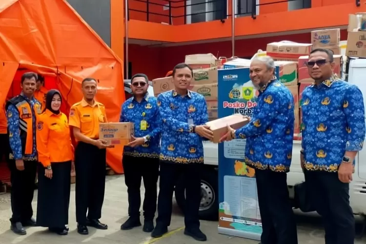 BPN Cibinong Salurkan Bantuan Sembako untuk Korban Bencana Alam di Kabupaten Bogor. (Foto/Humas Kabupaten Bogor.)