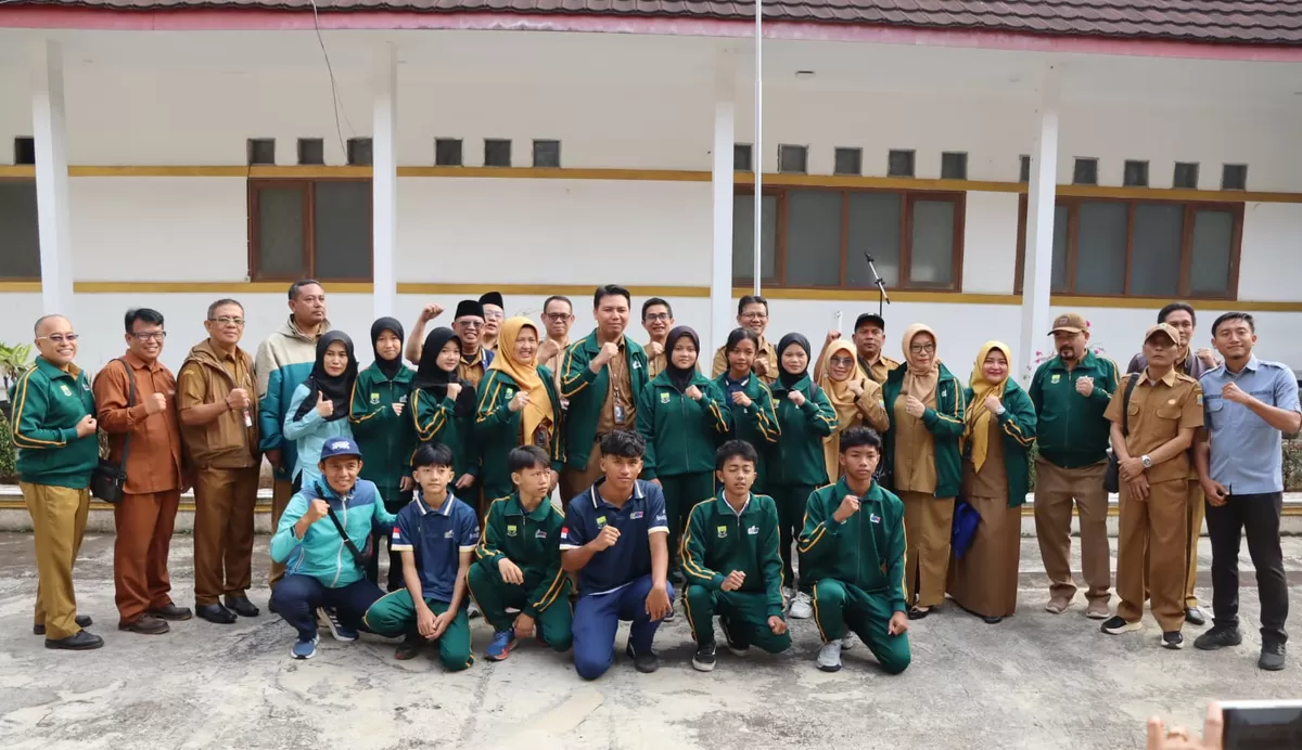 Disdikpora Cianjur lepas atlet ke O2SN Jawa Barat. (FOTO: Istimewa)