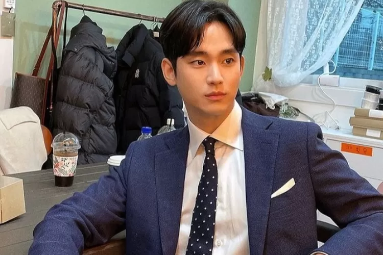 Kim Soo Hyun Pertimbangkan Tawaran Untuk Membintangi The Queen of Tears