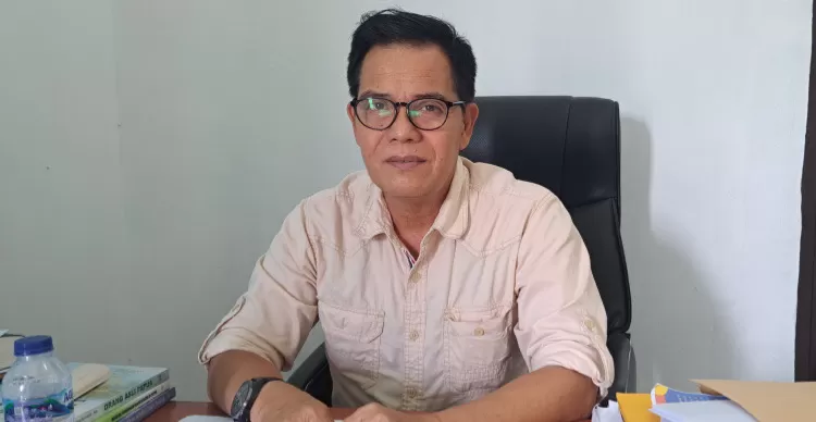 Plh. Sekda Keerom, Stenly Moningka, bicara soal NPHD Keerom terkait Pilkada 2024. (CEPOSONLINE.COM/Takim)