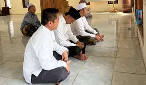 Jaro Ade Sowan ke Kiai dan Ziarah ke Makam Pendiri Ponpes Al Inayah