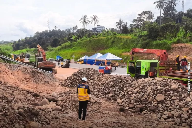 Ilustrasi pembangunan Jalan Tol Kapal Betung di Sumatera Selatan yang mendapatkan alokasi dana percepatan pembangunan dari Penyertaan Modal Negara (PMN). Tol ini merupakan rangkaian dari Jalan Tol Trans Sumatera (JTTS). (Instagram: Kemenpupr)