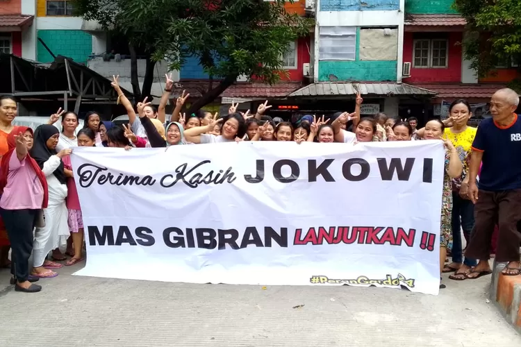 Jelang Minggu Tenang, Relawan Pecinta Gibran Kepung Jakarta Pusat Tebus ...