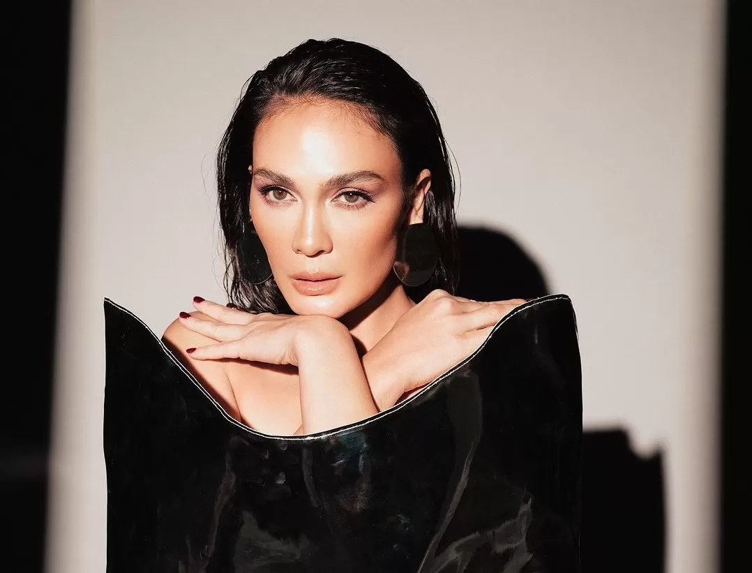 Luna Maya Dapat Bunga Di Nikahan Bcl Netizen Doakan Menyusul Selebgram 