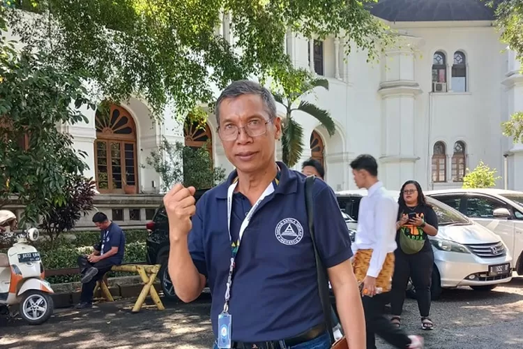 Dr. Drs. I Nyoman Tingkat, M.Hum Kepala Sekolah SMAN 2 Kuta Selatan (GoraJuara.com)