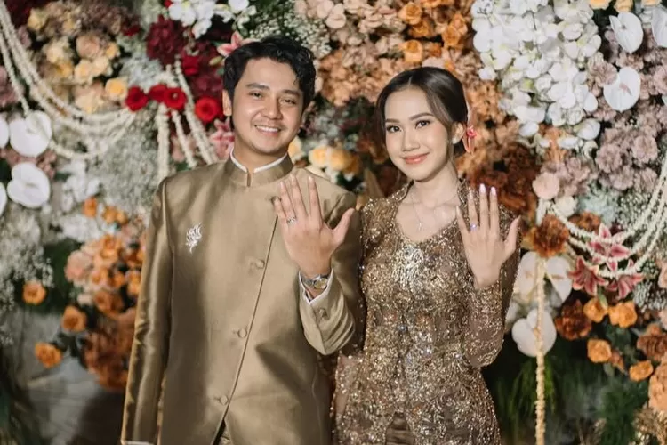 Arbani Yasiz resmi bertunangan dengan Raissa Ramadhani (Instagram @arbaniyasiz)