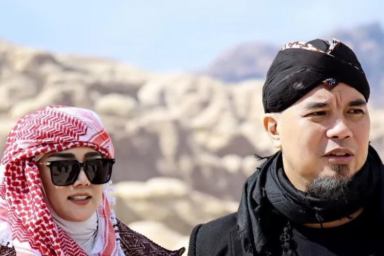 Ramai sekali di medsos isu cerai Mulan Jameela dan Ahmad Dhani, netizen kaitkan dengan ramalan Hard Gumay