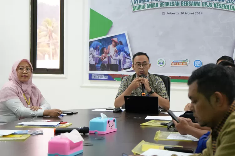 Kepala BagianKepesertaan BPJS Kesehatan Kota Padangsidimpuan Edwien saat memberikan keterangan kepada media di ruang konfrensi BPJS Kesehatan Padangsidimpuan