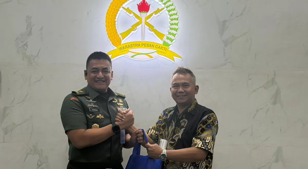 CEO Promedia Agus Sulistriyono diterima langsung oleh Kepala Dinas Penerangan Angkatan Darat (Dispenad), Brigadir Jenderal TNI Donny Pramono. S.E., M.Han. (Kalimantansatu.com/Dok. Promedia Group)