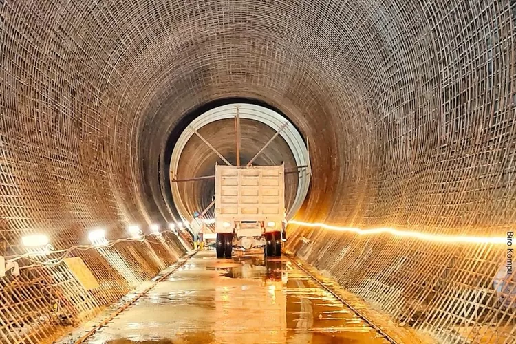 Ilustrasi pembangunan terowongan megah di Jalan Tol Payakumbuh-Pangkalan di Sumatera Barat. Proyek ini  merupakan rangkaian dari Jalan Tol Trans Sumatera (JTTS). Hingga tahun 2024, pihak Jepang melalui JICA belum juga memulai pembangunannya. (Instagram: kemenpupr)