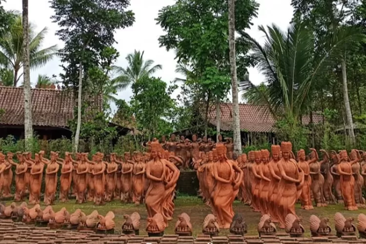 Ada Di Banyuwangi Taman Gandrung Terakota Dengan 1 000 Patung Penari