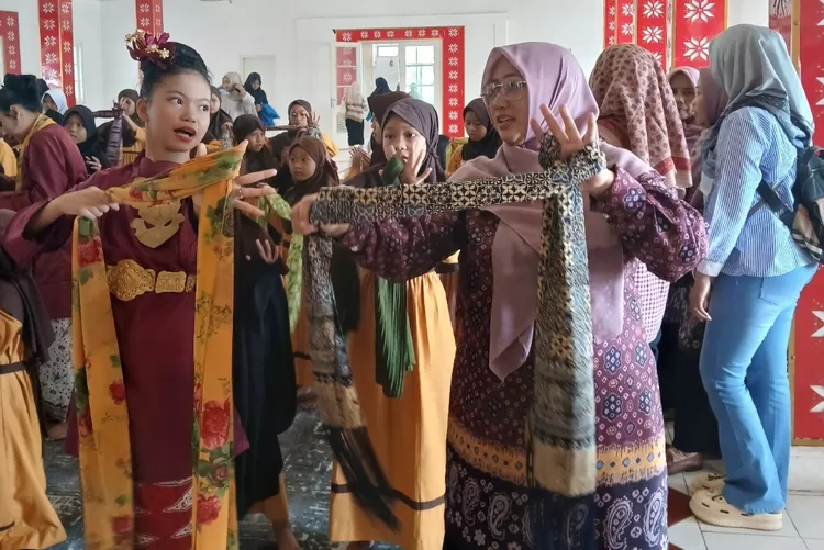 Suasana workshop tari sabung ayam