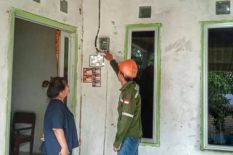 Warga keluhkan lonjakan tarif listrik usai diskon, DPR minta audit pemakaian dan evaluasi subsidi agar tak rugikan rakyat. (HukamaNews.com / Net)