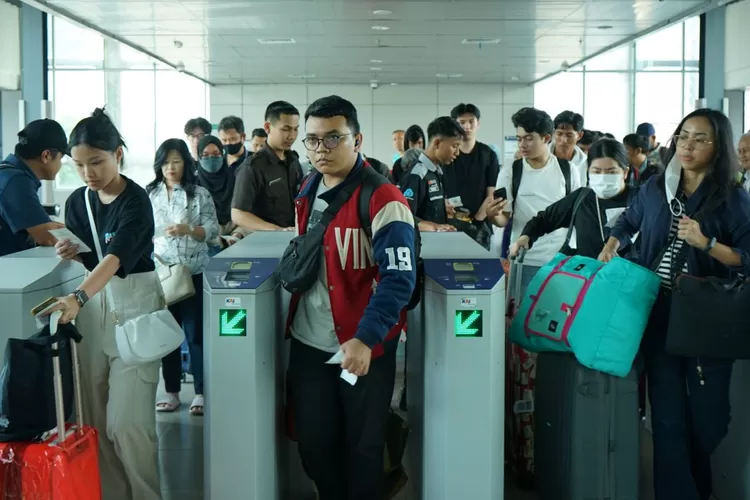Ilustrasi penumpang KAI Bandara.