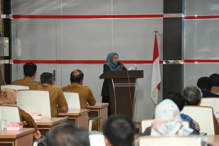 Wagub Sulteng saat membuka kegiatan diskusi dan launching aplikasi Berani Kompak 2025. 