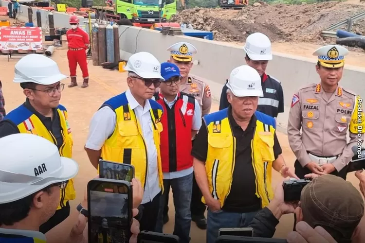 Ilustrasi peninjauan pembangunan Jalan Tol Betung Tempino Jambi yang akan mengkoneksikan Jambi dan Palembang, Sumatera Selatan. Tol ini merupakan rangkaian Jalan Tol Trans Sumatera (JTTS). (Instagram: kemenpupr)