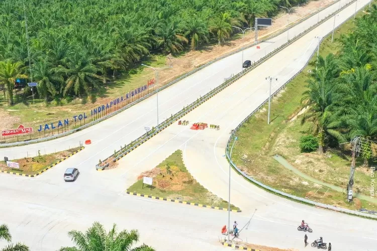 Jalan Tol Indrapura Kisaran di SUmatera Utara ini mampu mempersingkat waktu perjalanan dari Medan menuju KIsaran menjadi jauh lebih cepat. Tol ini rangkaian dari Jalan Tol Trans Sumatera (JTTS). (Instagram: kemenpupr)