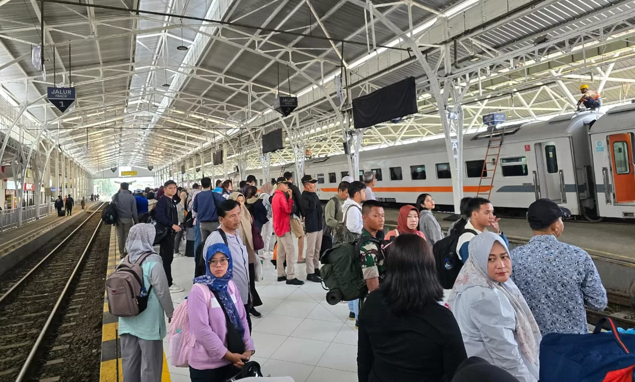 Libur panjang Iduladha dan Hari Lahir Pancasila dimanfaatkan masyarakat untuk bepergian. KAI melayani lebih dari 1,4 juta pelanggan dalam sepekan. (kai.id)