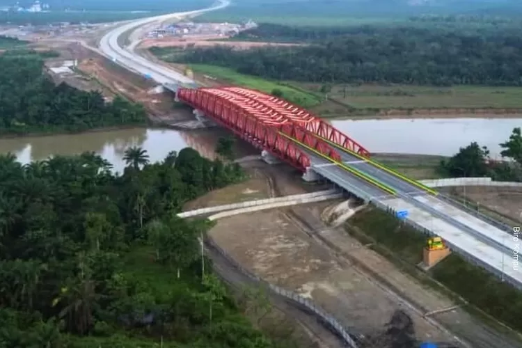 Jalan Tol Kuala Bingai-Tanjung Pura menorehkan catatan membanggakan dan mengharumkan nama Sumatera Utara. Jalan tol ini pun pengoperasiannya didahulukan lebih dulu dibandingkan proyek lain oleh pemerintah pusat. (Instagram: Kemenpupr)