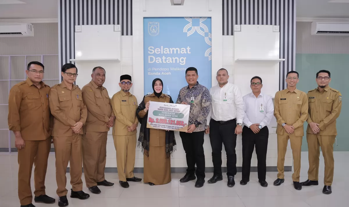 Penyerahan dilakukan Kepala Bank Aceh Kantor Cabang Utama (KCU) Banda Aceh, Andri Wardani, kepada Wali Kota Banda Aceh Illiza Sa&rsquo;aduddin Djamal. 