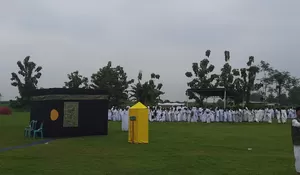 Antusias, Murid MI Satu Kecamatan di Jombang Ini Ikuti Manasik Haji