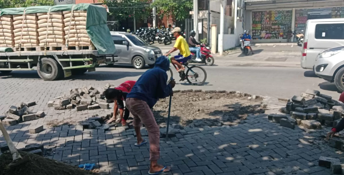 Jalan Citarum Semarang Rusak Bergelombang, Urat Nadi Utama CBD? — INDONESIA — ERYU PROJECT