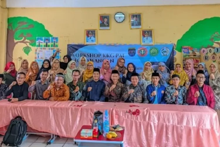 Foto bersama usai pelaksanaan workshop Deep Learning, di SDN Sawangan 2.&nbsp; (ANDIKA EKA/RADAR DEPOK)