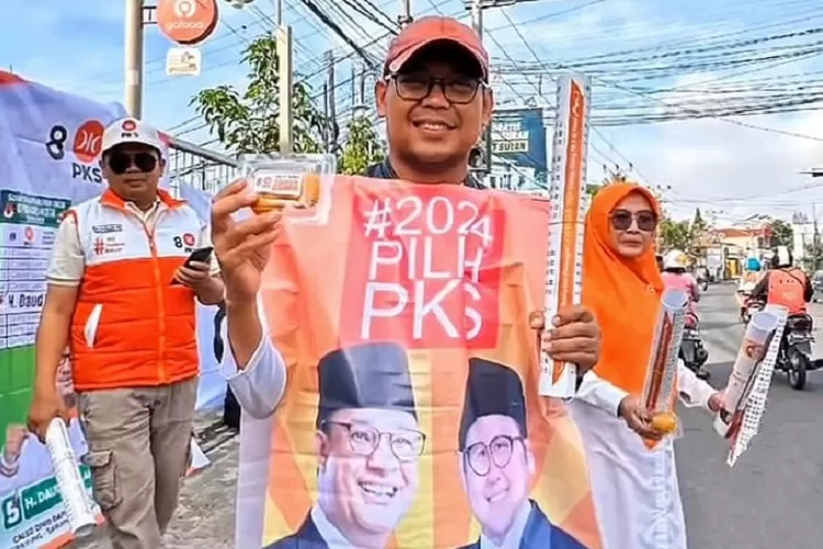 Ketua DPD PKS Depok, Imam Budi Hartono didampingi istri Etty Matyati Salim gelar Flashmob Kampanye bertajuk Seger Bener yang bertujuan untuk menyampaikan gagasan-gagasan PKS untuk masyarakat di Kota Depok. (INSTAGRAM IMAM BUDI HARTONO)