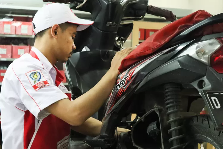 PT Adicipta Motora bersama AHASS, menggelar program berupa promo khusus bagi anggota TNI, Polri, dokter, guru dan dosen.