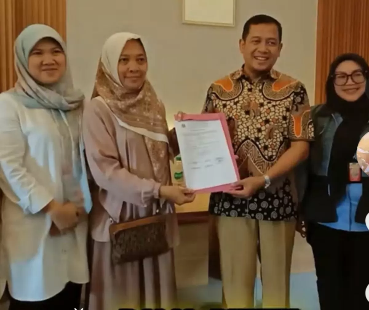 bantuan mesin pencacah sampah plastik kepada pegiat Bank Sampah dan pengelola TPS 3R di Kota Tangerang Selatan. 