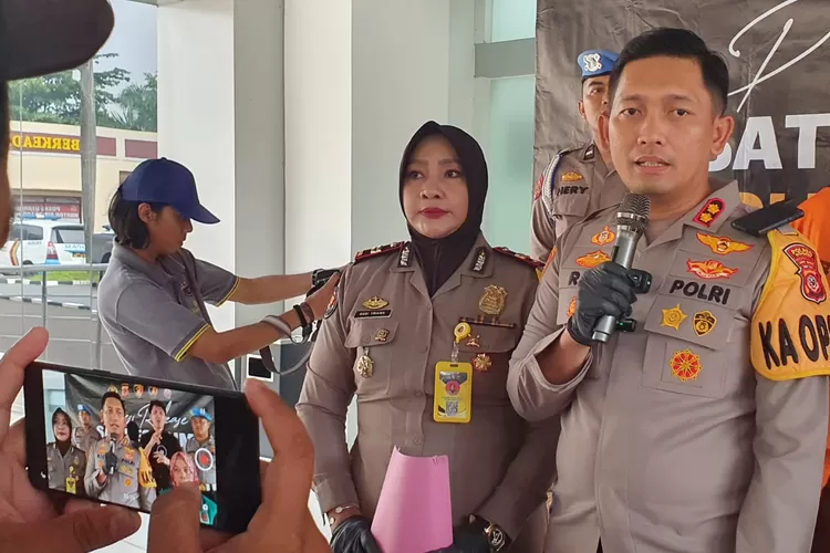 mengatakan akan menindak tegas kendaraan truk-truk tambang yang nakal. (Devina/Metropolitan )