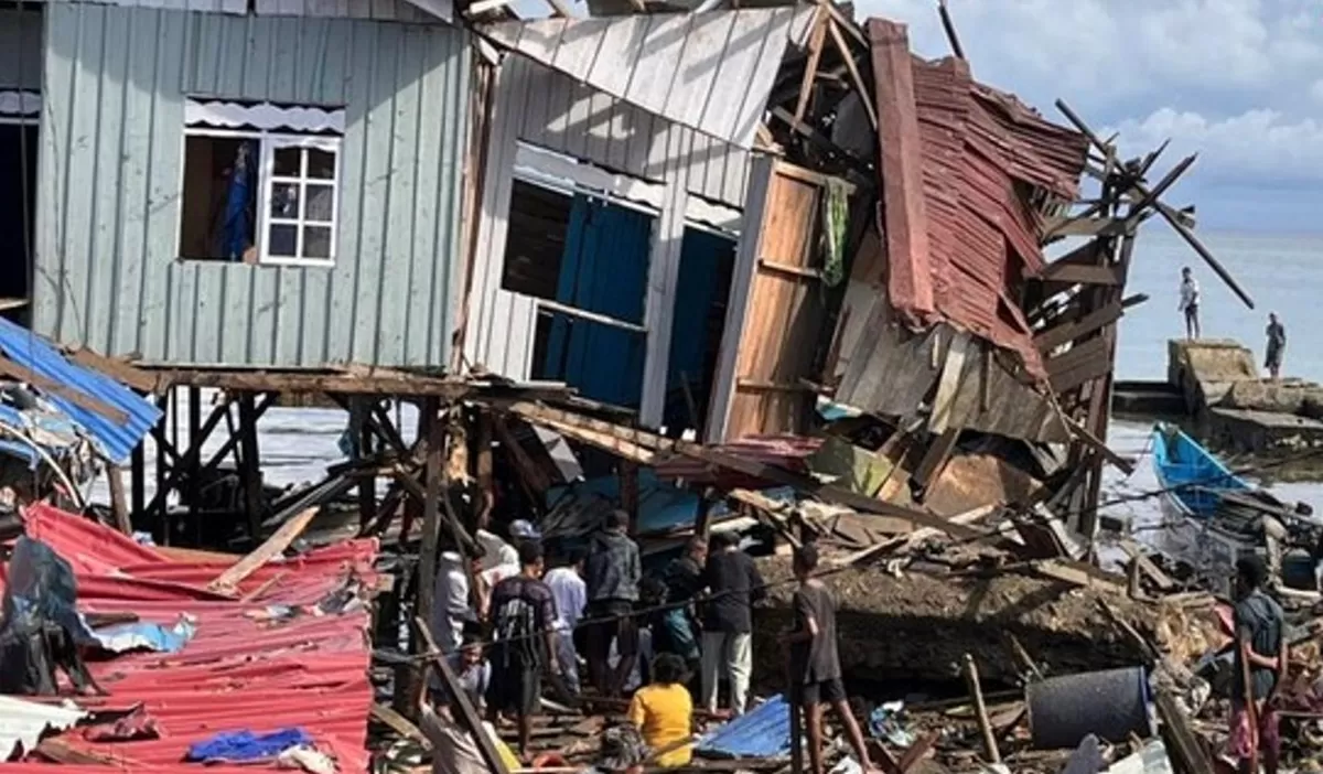 Reruntuhan rumah di Biak Numfor akibat ledakan bom diduga sisa peninggalan Perang Dunia II.